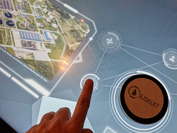 Am Multi-Touch-Tisch konnten interaktiv die Projekte der „Agrarsysteme der Zukunft“ entdeckt werden © ILS