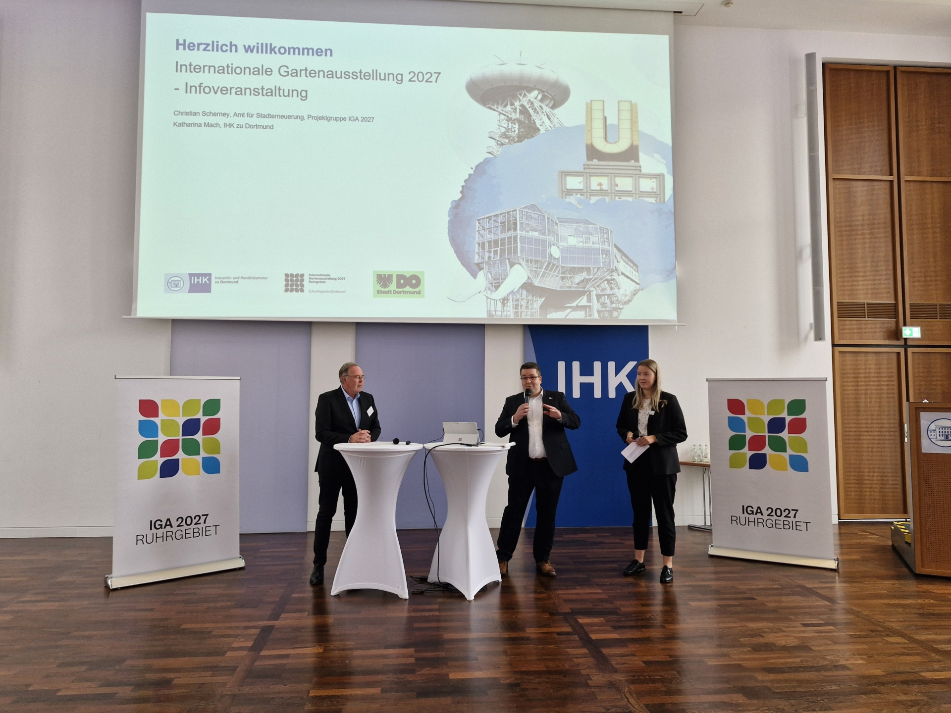 Begrüßung in den Räumen der IHK zu Dortmund (von li. nach re.): Christian Scherney (Stadt Dortmund), Adam Cieplinski und Katharina Mach (beide IHK zu Dortmund) © von Bischopink / ILS