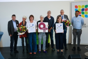 © Rupert-Oberhaeuser/ IGA 2027 Vier Personen sitzen nebeneinander und unterhalten sich